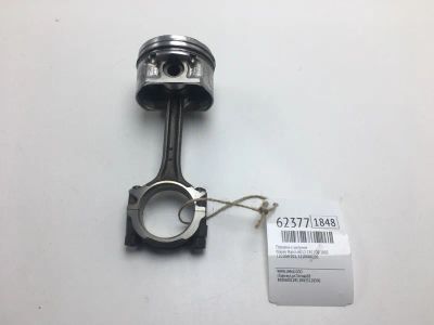 Лот: 20401868. Фото: 1. Поршень с шатуном Nissan March... Двигатель и элементы двигателя