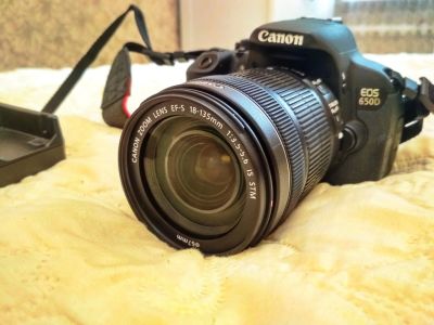 Лот: 14503051. Фото: 1. Canon 650D + Canon 18-135 1:3... Цифровые зеркальные