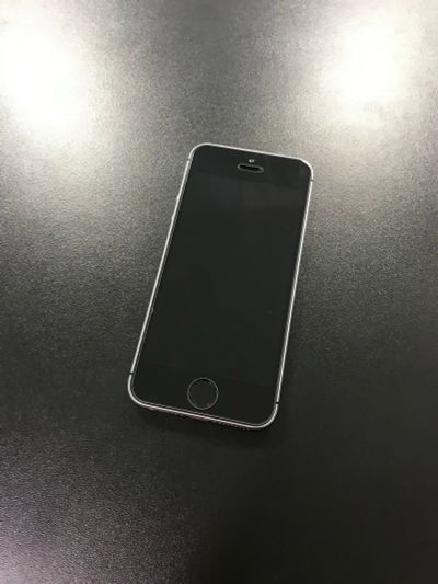Лот: 11768256. Фото: 1. iPhone SE. Смартфоны