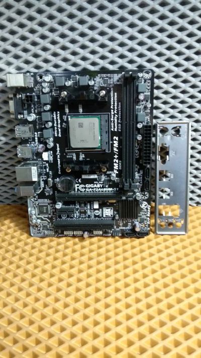 Лот: 20337699. Фото: 1. Материнская плата Gigabyte F2A68HM-S1... Материнские платы