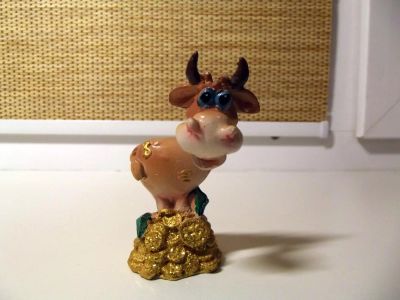 Лот: 4644528. Фото: 1. Статуэтка корова керамика. Фигурки, статуэтки