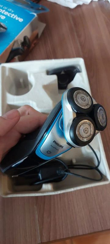 Лот: 23355970. Фото: 1. Электробритва Philips AquaTouch... Укладка и стрижка волос, бритьё, эпиляция