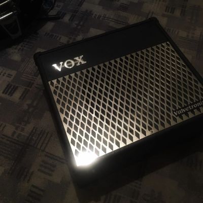 Лот: 17064897. Фото: 1. Комбоусилитель VOX Valvetronix... Гитарные эффекты и комбоусилители