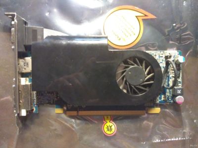 Лот: 12987203. Фото: 1. Sapphire Radeon HD 5570 1GB. Видеокарты