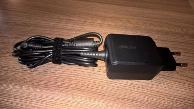 Лот: 10060585. Фото: 1. Фирменный сетевой адаптер Asus... Зарядные устройства