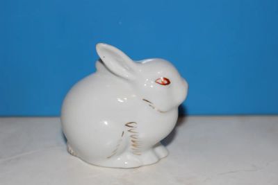 Лот: 11141429. Фото: 1. Фарфоровая статуэтка "Кролик". Фарфор, керамика