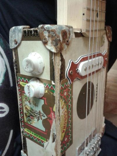 Лот: 4723874. Фото: 1. Cigar box guitar (handmade) цена... Гитары