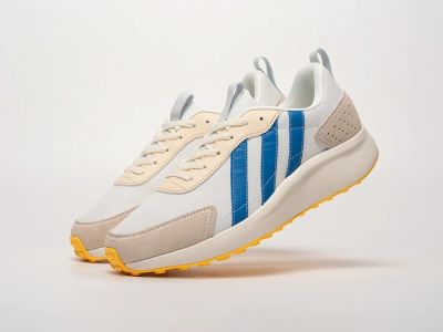 Лот: 24974020. Фото: 1. Кроссовки Adidas Futro Lite. Кеды, кроссовки, слипоны
