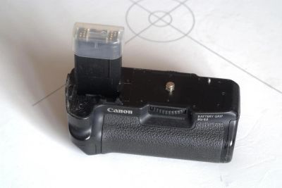 Лот: 8441107. Фото: 1. Батарейный блок Canon battery... Батарейные блоки, ручки