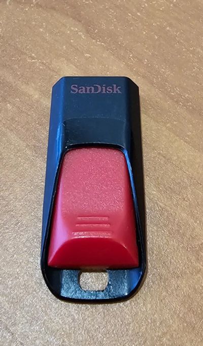 Лот: 20773541. Фото: 1. Флэш-накопитель Sandisk Cruzer... USB-флеш карты