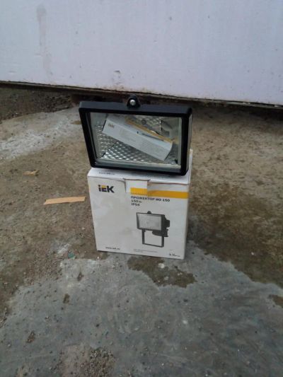 Лот: 6217063. Фото: 1. Прожектор Галогенный IEK ИО -150W. Другое освещение