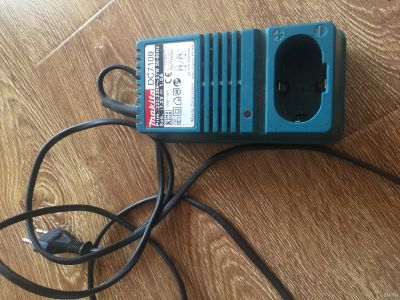Лот: 14330019. Фото: 1. зарядное устройство Makita 7.2v. Зарядные устройства, блоки питания для бытовой техники