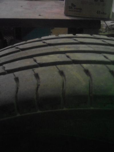 Лот: 4332639. Фото: 1. продам 2 шины Nokian 215/65r16. Шины