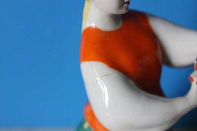 Лот: 11589729. Фото: 1. Фарфоровая статуэтка "Девушка... Фарфор, керамика
