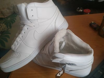 Лот: 19695777. Фото: 1. Кроссовки Nike air Jordan 1, зимние... Кеды, кроссовки, слипоны