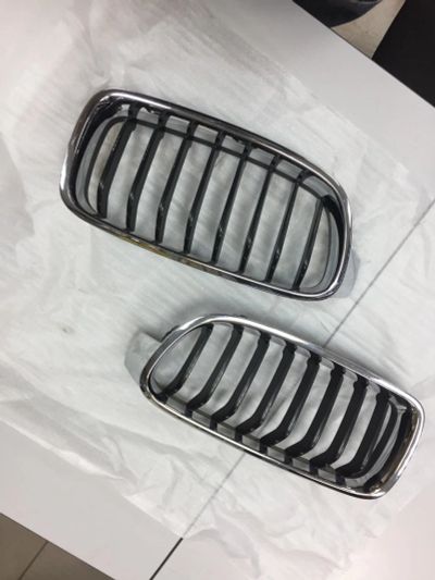 Лот: 10738364. Фото: 1. Решетка радиатора BMW F30 заводские... Кузов