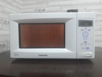 Лот: 11153589. Фото: 1. Микроволновая печь(свч) Samsung. Микроволновки, мини-печи