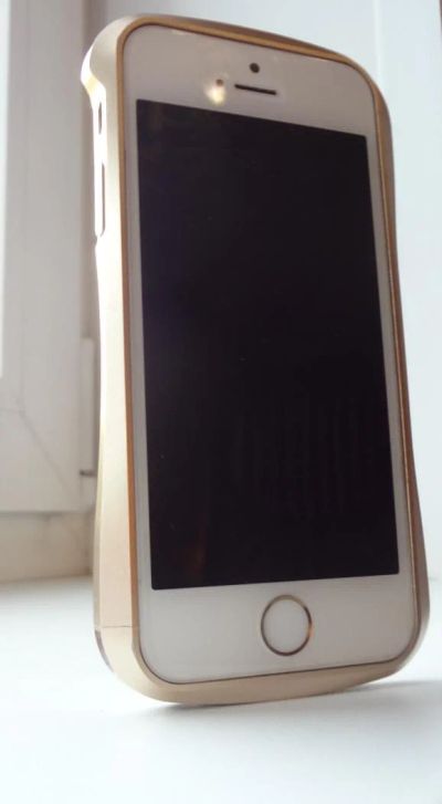 Лот: 7704151. Фото: 1. Iphone 5S 32gb Gold + 4 чехла... Смартфоны