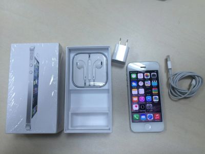 Лот: 5314338. Фото: 1. Iphone 5 16GB White SIM FREE. Смартфоны