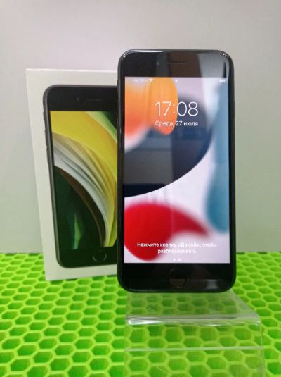 Лот: 19297724. Фото: 1. Смартфон Apple iPhone SE 2020... Смартфоны