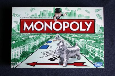 Лот: 12650604. Фото: 1. Настольная игра Монополия от Hasbro. Настольные игры, карты