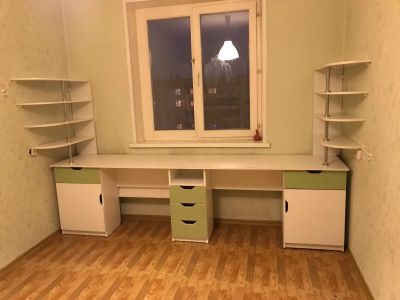 Лот: 12874576. Фото: 1. Стол детский, Мебель детская. Компьютерные и письменные столы