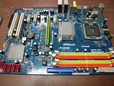 Лот: 10238374. Фото: 1. Материнская плата ASRock P43DE... Материнские платы