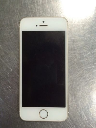 Лот: 6426006. Фото: 1. iPhone 5S 16Gb Gold. Хорошее состояние... Смартфоны