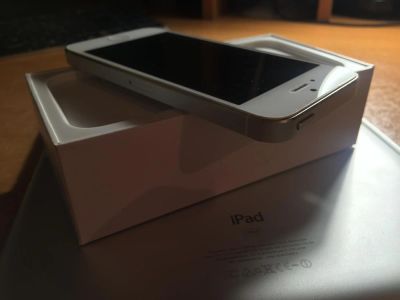 Лот: 7310567. Фото: 1. Apple Iphone 5 16GB White -... Смартфоны
