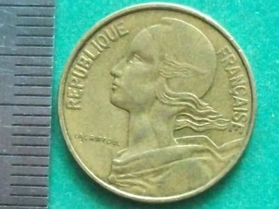 Лот: 11891703. Фото: 1. Монета 10 сантим Франция 1976... Европа