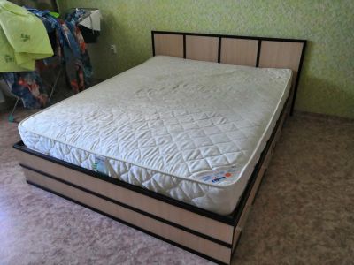 Лот: 11767924. Фото: 1. Продам двухспальную кровать с... Кровати