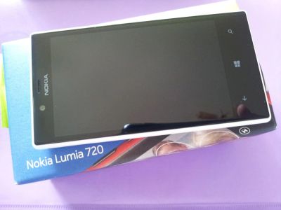 Лот: 4211750. Фото: 1. Nokia Lumia 720 белый, состояние... Смартфоны