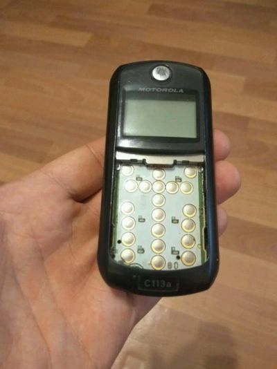 Лот: 12085069. Фото: 1. Телефон Motorola c113a. Кнопочные мобильные телефоны