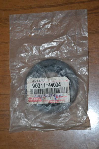 Лот: 3846033. Фото: 1. Сальник привода Toyota Corolla... Трансмиссия