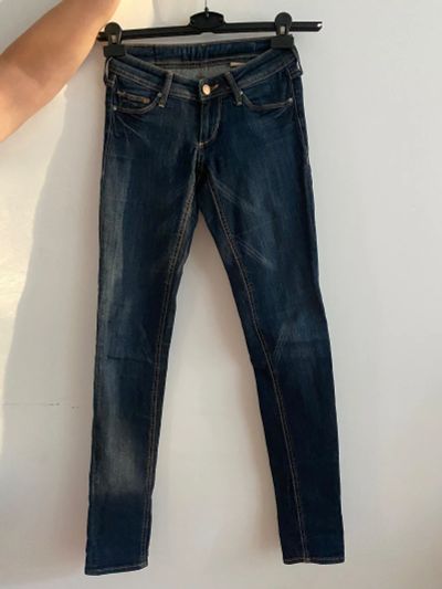 Лот: 16758330. Фото: 1. Джинсы зауженные H&M. Джинсы