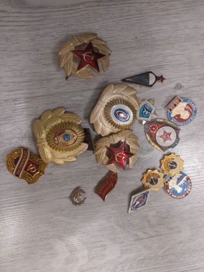 Лот: 21360829. Фото: 1. Значки 2. Сувенирные