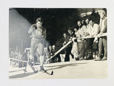 Лот: 23328223. Фото: 1. Открытка. Лыжные гонки. Ева Бржизова... Открытки, конверты
