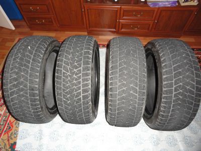 Лот: 25225874. Фото: 1. Bridgestone blizzak dm-v2 235... Шины