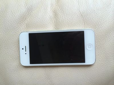 Лот: 4155684. Фото: 1. iPhone 5 белый. Смартфоны