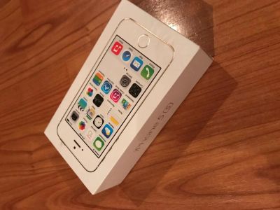 Лот: 10224737. Фото: 1. Iphone 5S 16Gb Gold. Смартфоны