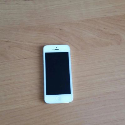 Лот: 5886706. Фото: 1. iphone 5 белый, идеальное состояние... Смартфоны