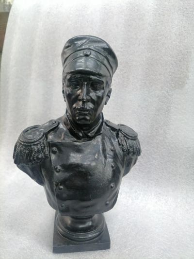 Лот: 24985417. Фото: 1. бюст Нахимов чугун. Скульптуры