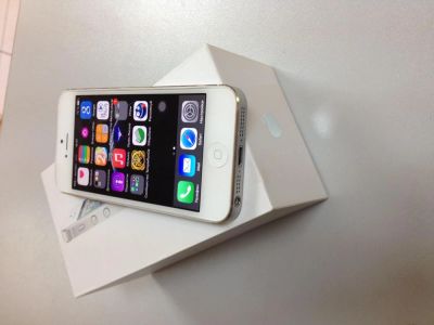 Лот: 5340428. Фото: 1. iphone 5 white 16 gb. Смартфоны