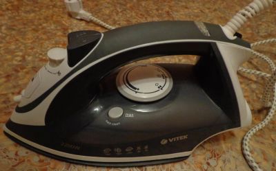 Лот: 5337701. Фото: 1. VITEK VT-1241 Утюг. Утюги, парогенераторы, отпариватели
