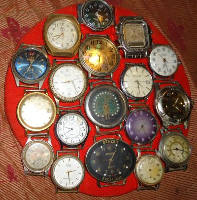 Лот: 4667249. Фото: 1. Коллекция часов на панно.(возможен... Оригинальные наручные часы