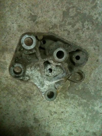Лот: 4396587. Фото: 1. subaru traviq xm220 z22se кронштейн... Другое (автозапчасти)