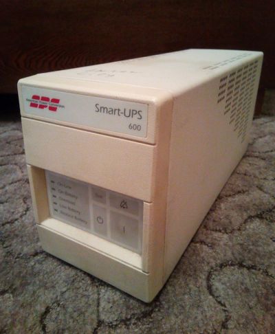 Лот: 16199167. Фото: 1. ИБП Smart-UPS 600. ИБП, аккумуляторы для ИБП