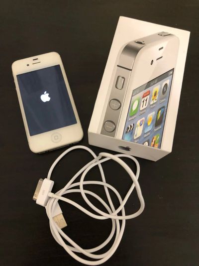 Лот: 11242716. Фото: 1. Apple Iphone 4S, 16ГБ, белый. Смартфоны
