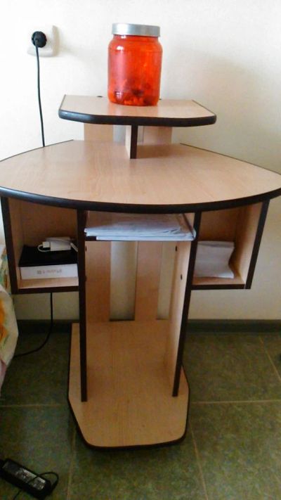 Лот: 4764864. Фото: 1. Маленький компьютерный стол. Столы, стулья, обеденные группы