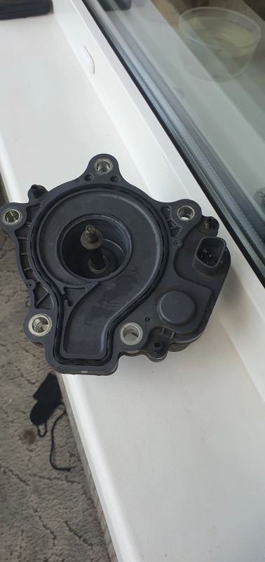 Лот: 19040656. Фото: 1. Продам помпу на Toyota prius 30. Двигатель и элементы двигателя
